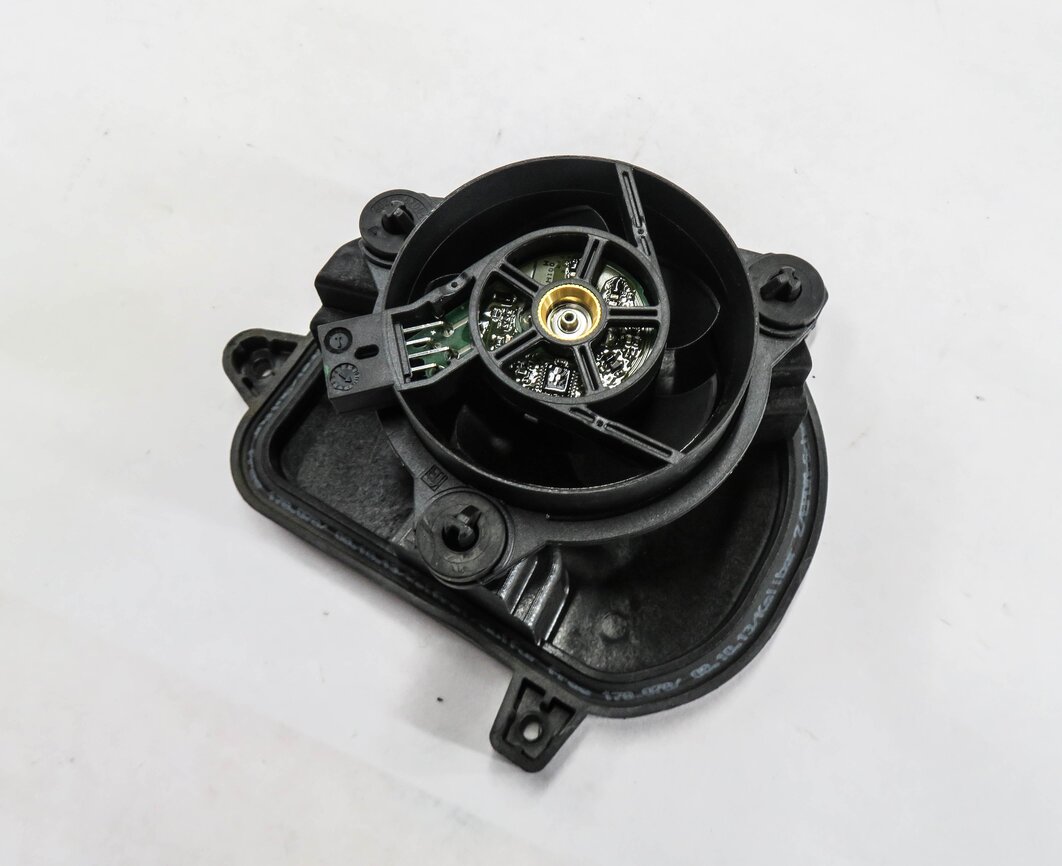 Thumbnail 2: 2014 MERCEDES E350 (A207) HEADLIGHT ACCESS COVER TRIM CAP