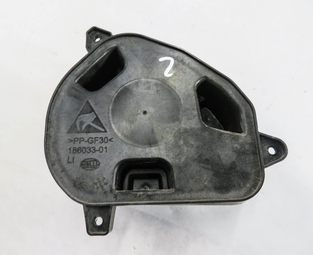 Thumbnail 3: 2014 MERCEDES E350 (A207) HEADLIGHT ACCESS COVER TRIM CAP