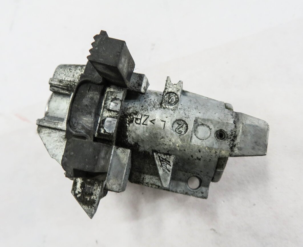 Thumbnail 4: 2014 MERCEDES E350 (A207) CONVERTIBLE - DOOR TRUNK LOCK CYLINDER & KEY SET