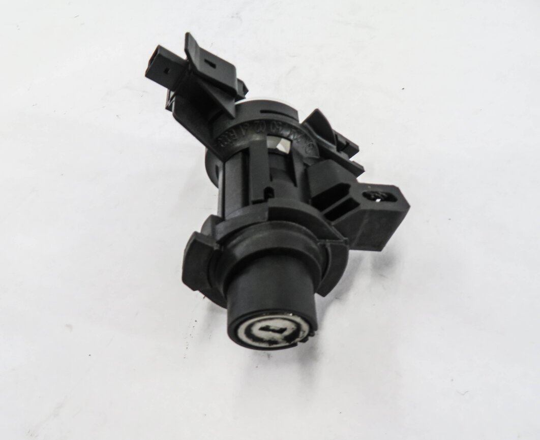 Thumbnail 5: 2014 MERCEDES E350 (A207) CONVERTIBLE - DOOR TRUNK LOCK CYLINDER & KEY SET