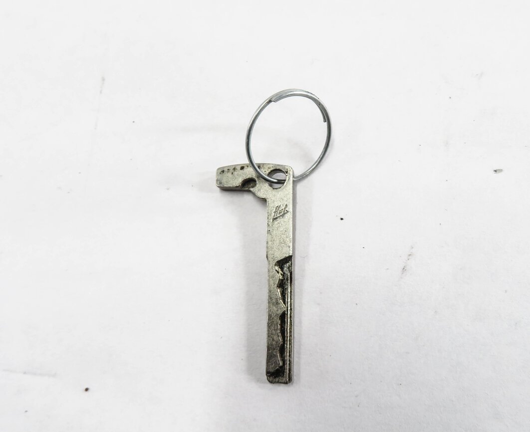 Thumbnail 7: 2014 MERCEDES E350 (A207) CONVERTIBLE - DOOR TRUNK LOCK CYLINDER & KEY SET
