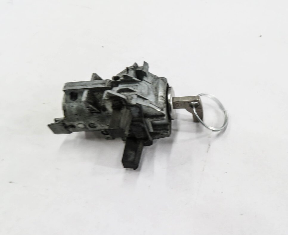 Thumbnail 8: 2014 MERCEDES E350 (A207) CONVERTIBLE - DOOR TRUNK LOCK CYLINDER & KEY SET