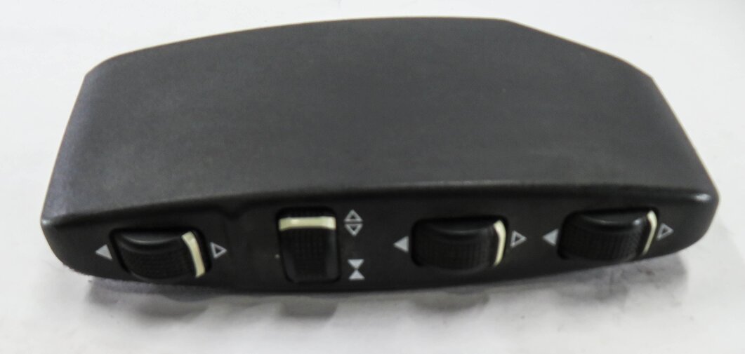 Thumbnail 2: 2014 MERCEDES E350 (A207) CONVERTIBLE - DRIVER SEAT LUMBAR CONTROL PANEL