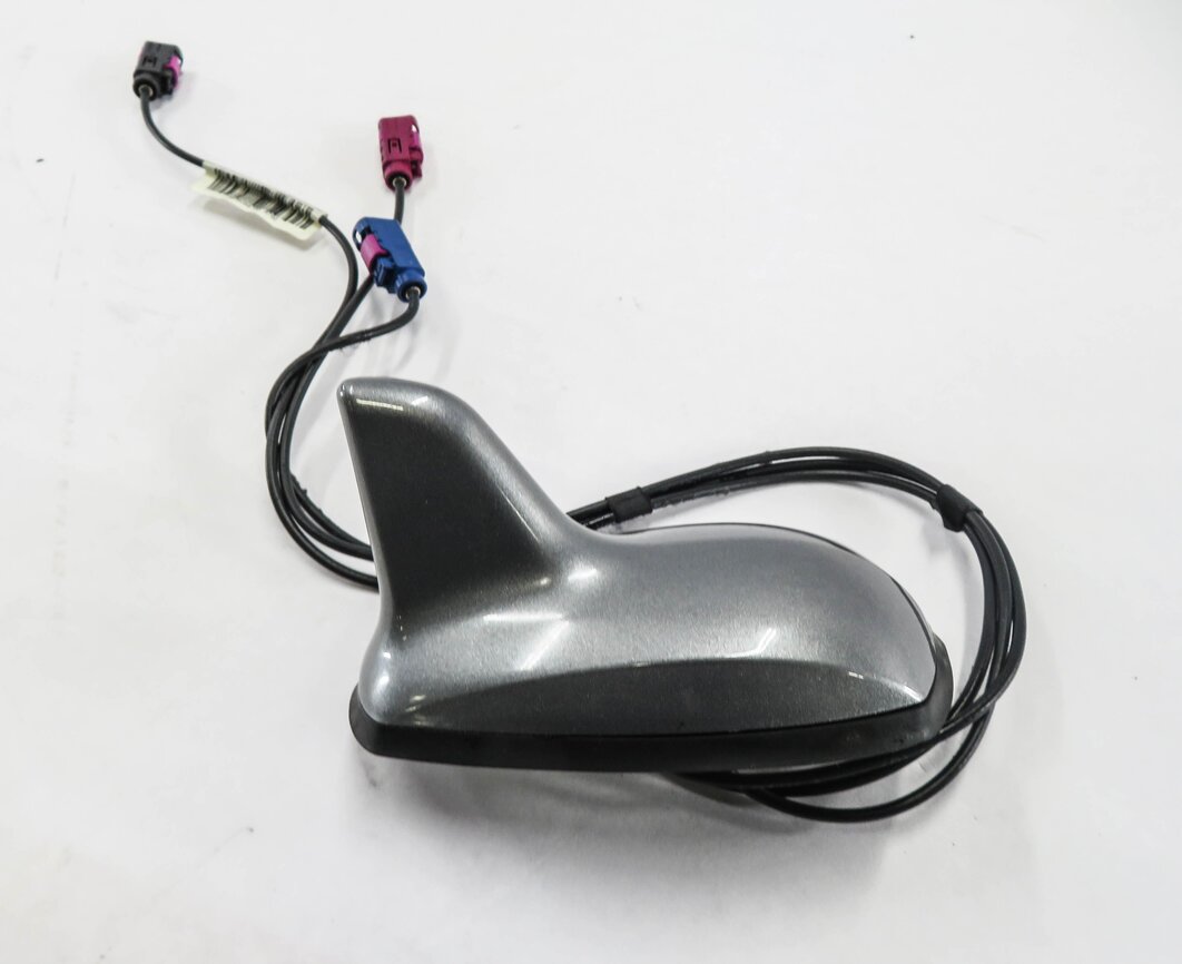 Thumbnail 3: 11-17 MERCEDES E350 E400 E550 (A207) CONVERTIBLE - RADIO STEREO ANTENNA (SILVER)