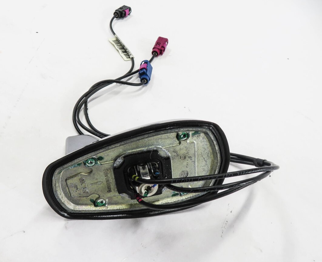 Thumbnail 4: 11-17 MERCEDES E350 E400 E550 (A207) CONVERTIBLE - RADIO STEREO ANTENNA (SILVER)