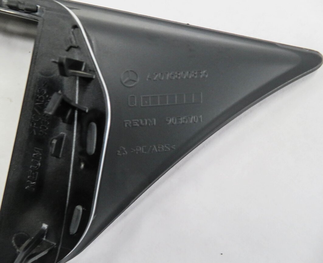 Thumbnail 5: 2014 MERCEDES E350 (A207) CONVERTIBLE - GPS NAVIGATION SCREEN TRIM BEZEL