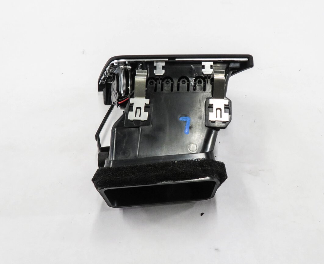 Thumbnail 3: 2014 MERCEDES E350 (A207) CONVERTIBLE - LEFT DRIVER DASH HEATER A/C AIR VENT