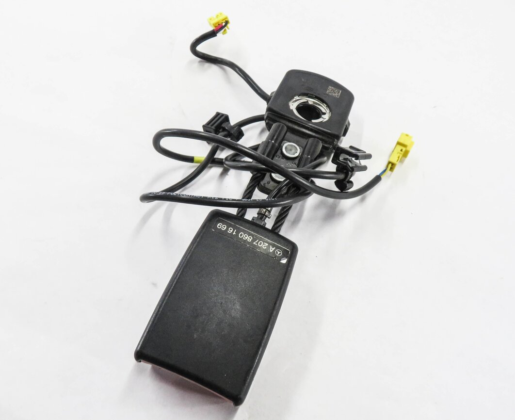 10-17 MERCEDES C250 C350 E350 E400 E550 (W205 W207) PASSENGER SEATBELT RECEIVER