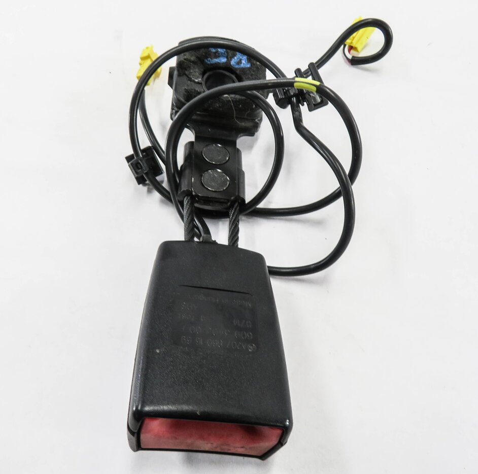 Thumbnail 3: 10-17 MERCEDES C250 C350 E350 E400 E550 (W205 W207) PASSENGER SEATBELT RECEIVER