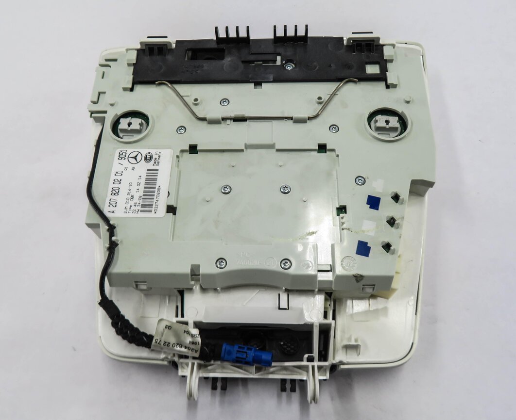 Thumbnail 4: 2014 MERCEDES E350 (A207) CONVERTIBLE - FRONT DOMELIGHT MAP READING LIGHT LAMP