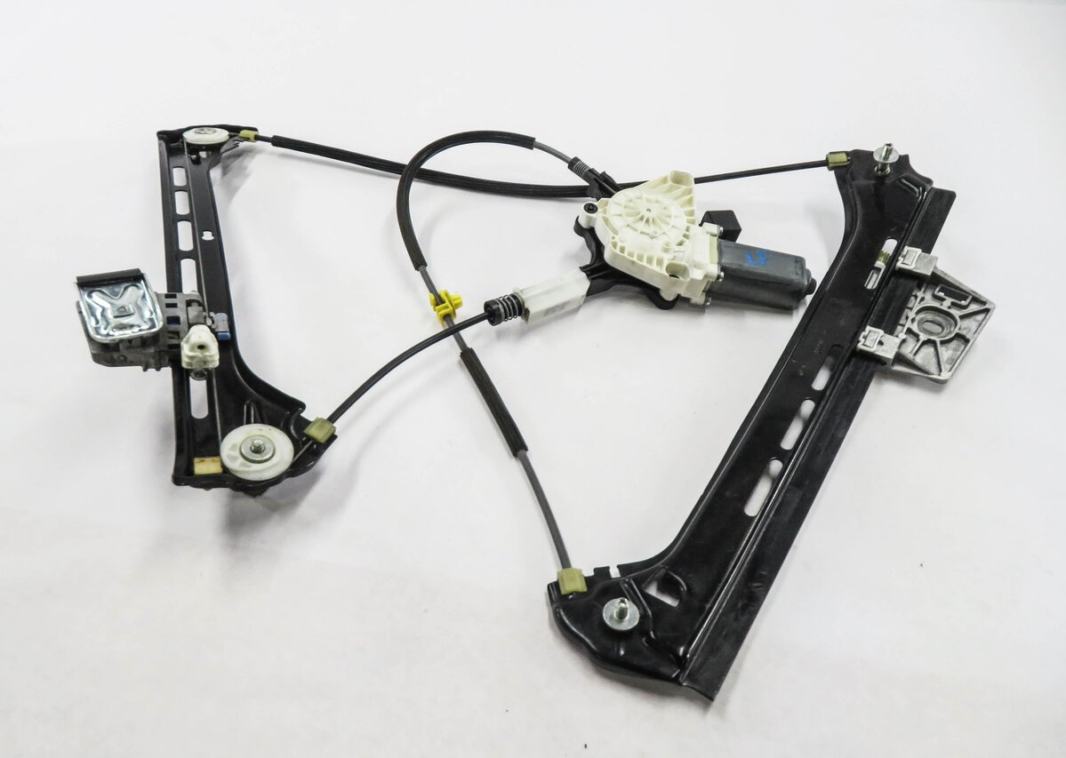 Thumbnail 1: 2014 MERCEDES E350 (A207 C207 W207) PASSENGER DOOR WINDOW REGULATOR w/ MOTOR