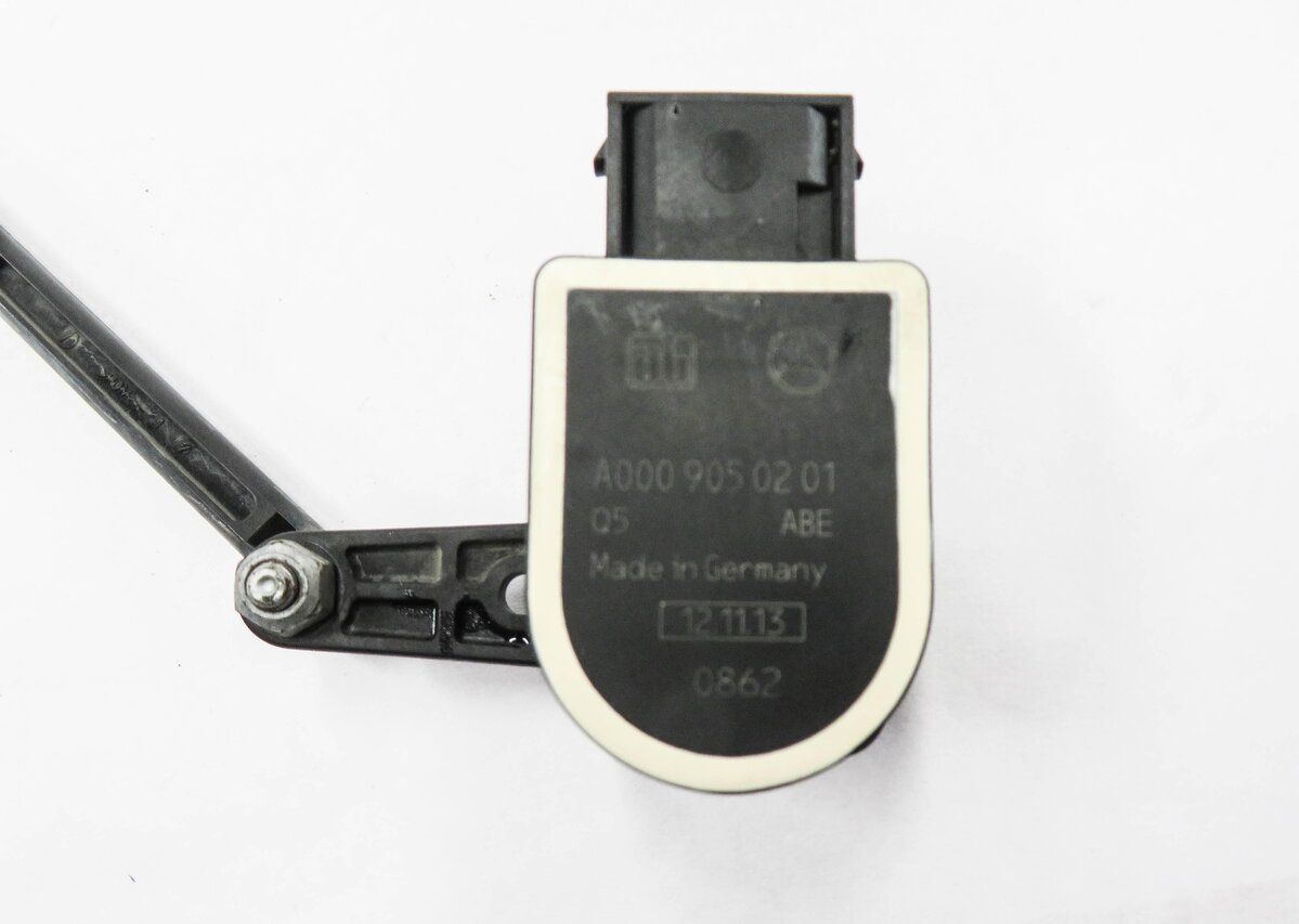 Thumbnail 4: 2014 MERCEDES E350 (A207 C207 W207) LEFT FRONT SUSPENSION HEIGHT LEVEL SENSOR