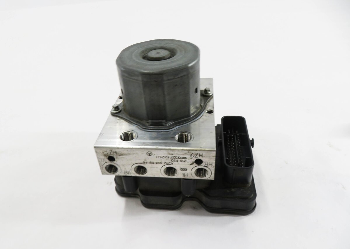 Thumbnail 2: 2014 MERCEDES E250 E300 E350 E550 (A207 C207 W207 W212) BRAKE PUMP w/ MODULE