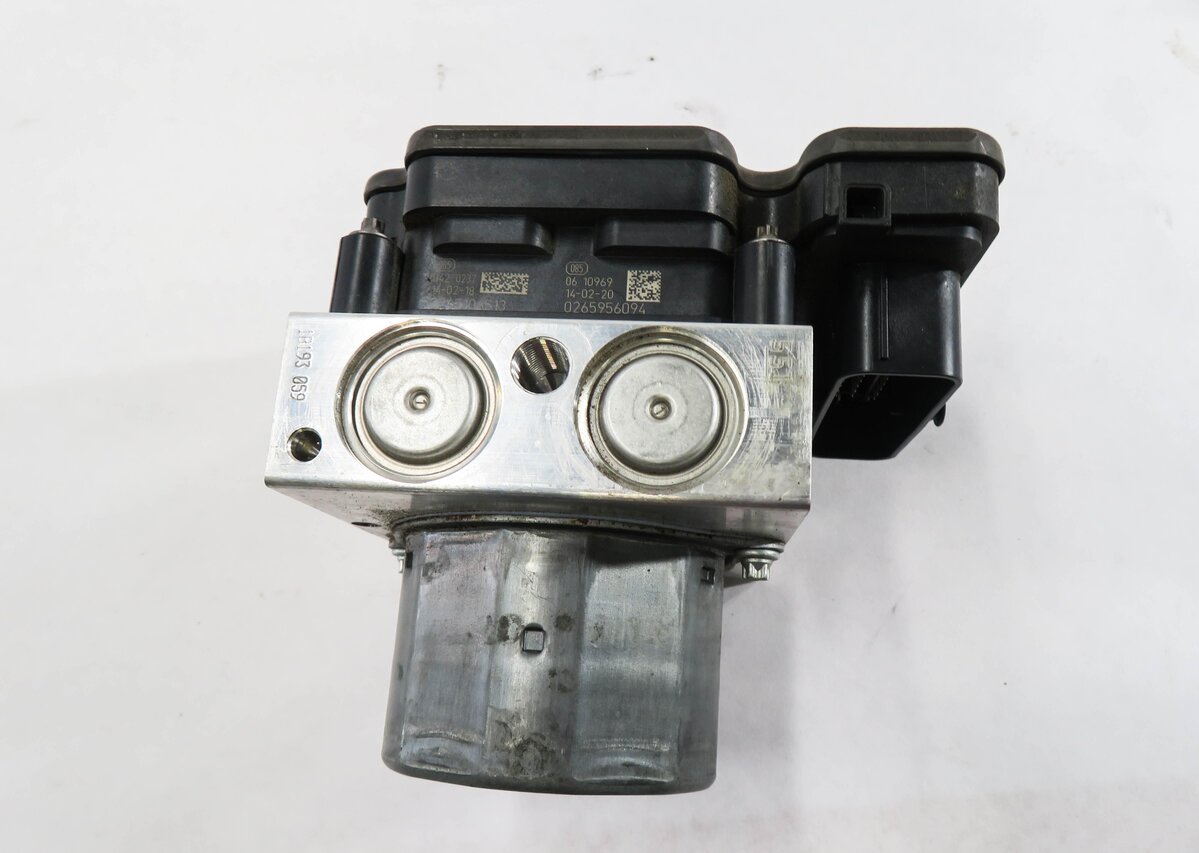 Thumbnail 3: 2014 MERCEDES E250 E300 E350 E550 (A207 C207 W207 W212) BRAKE PUMP w/ MODULE