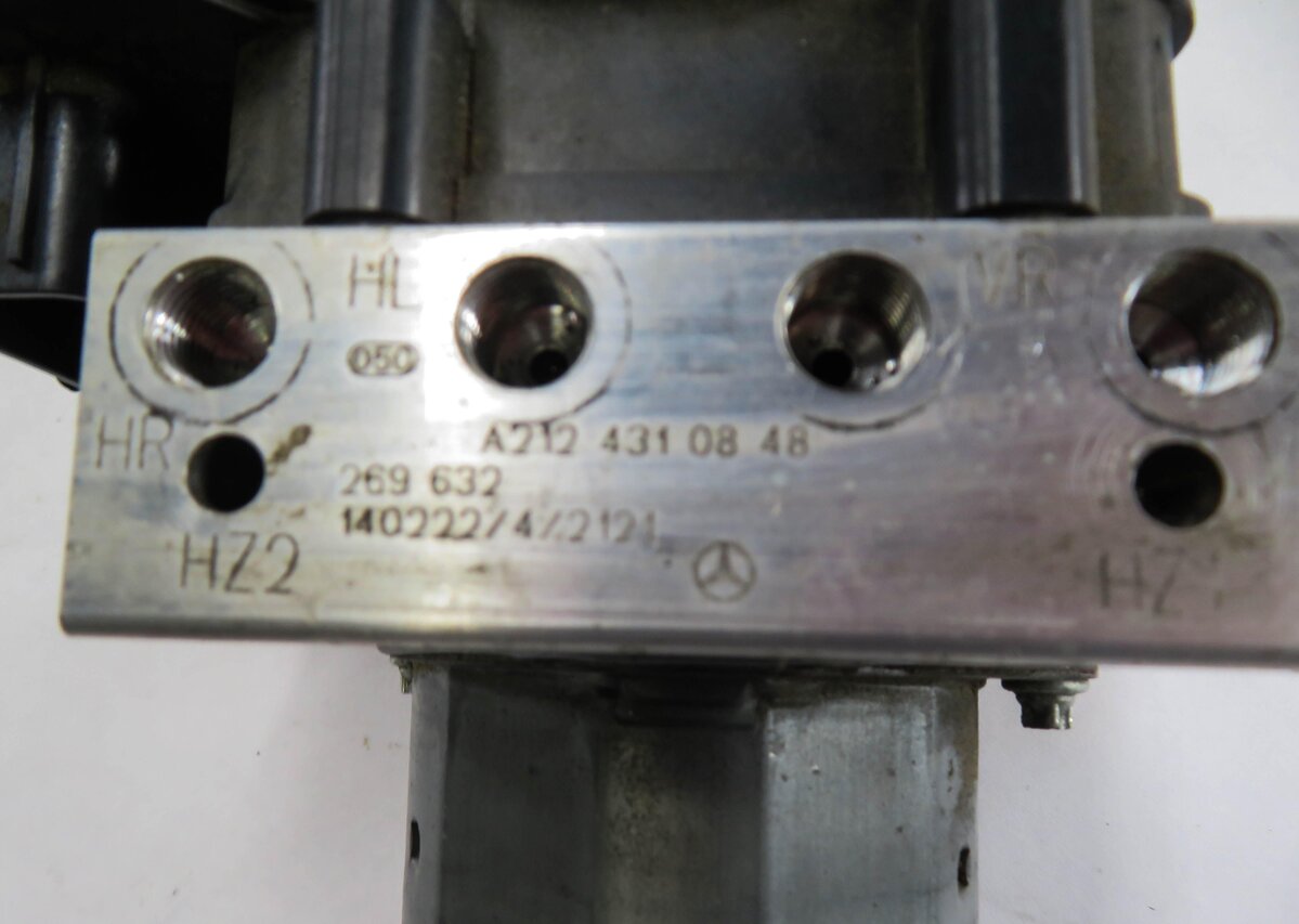 Thumbnail 5: 2014 MERCEDES E250 E300 E350 E550 (A207 C207 W207 W212) BRAKE PUMP w/ MODULE