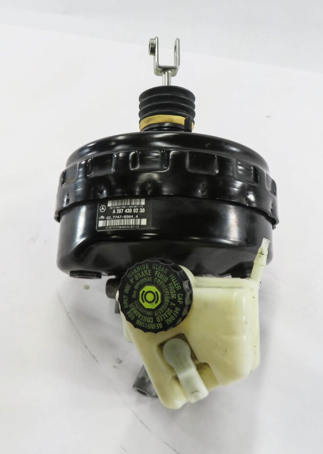 Thumbnail 4: 2014 MERCEDES E350 (A207) CONVERTIBLE - POWER BRAKE BOOSTER w/ MASTER CYLINDER