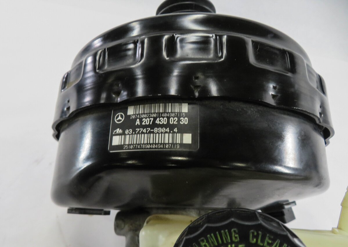 Thumbnail 5: 2014 MERCEDES E350 (A207) CONVERTIBLE - POWER BRAKE BOOSTER w/ MASTER CYLINDER