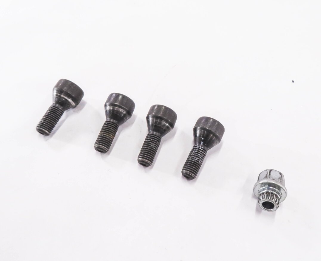 2006 BMW 550i (E60) LOCKING LUG NUT WHEEL BOLT SET w/ KEY