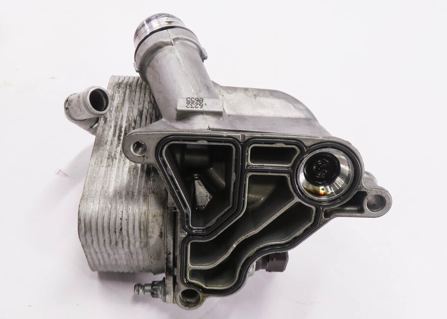Thumbnail 2: 2006 BMW 550i (E60) 3.0L N52 ENGINE- OIL FILTER HOUSING COOLER w/ CAP