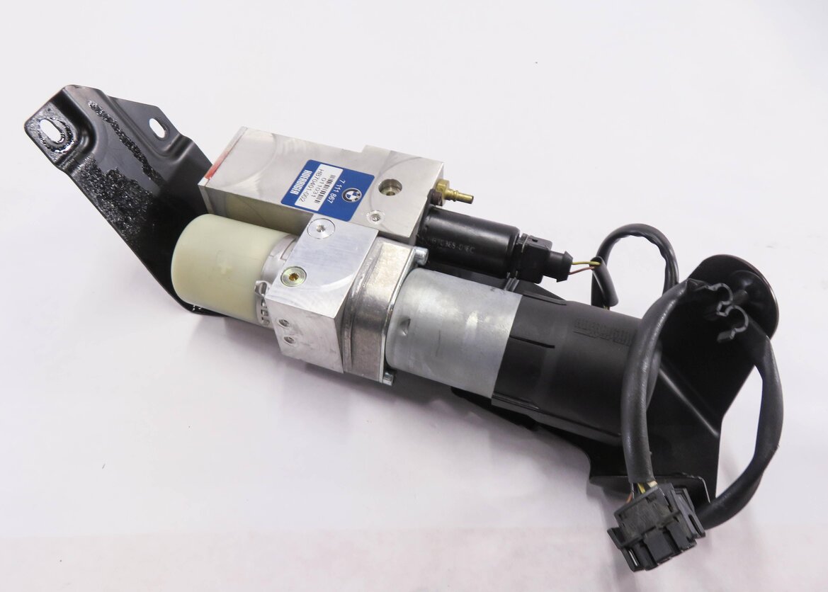 2006 BMW 530i (E60) REAR HATCH TRUNK HYDRAULIC LIFT PUMP MOTOR