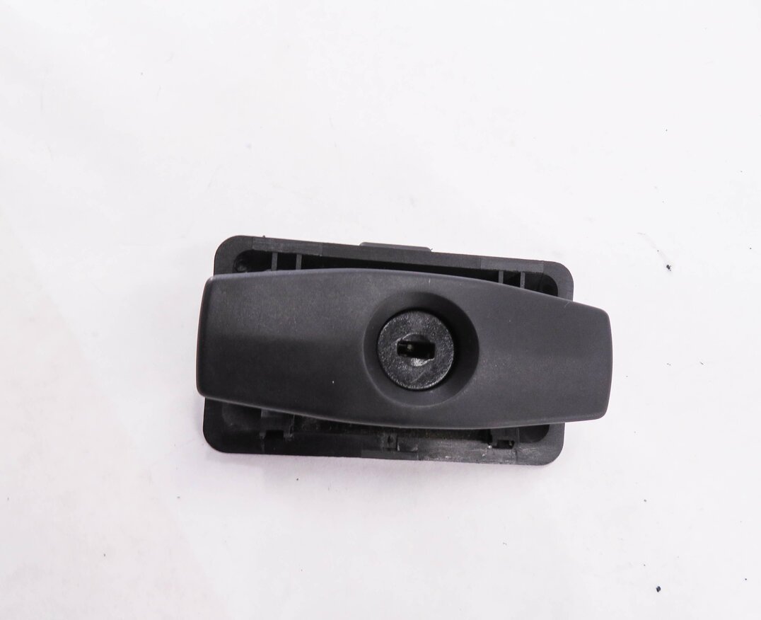 Thumbnail 2: 2006 BMW 550i (E60) RIGHT PASSENGER DASH PANEL GLOVE BOX DOOR LOCK HANDLE