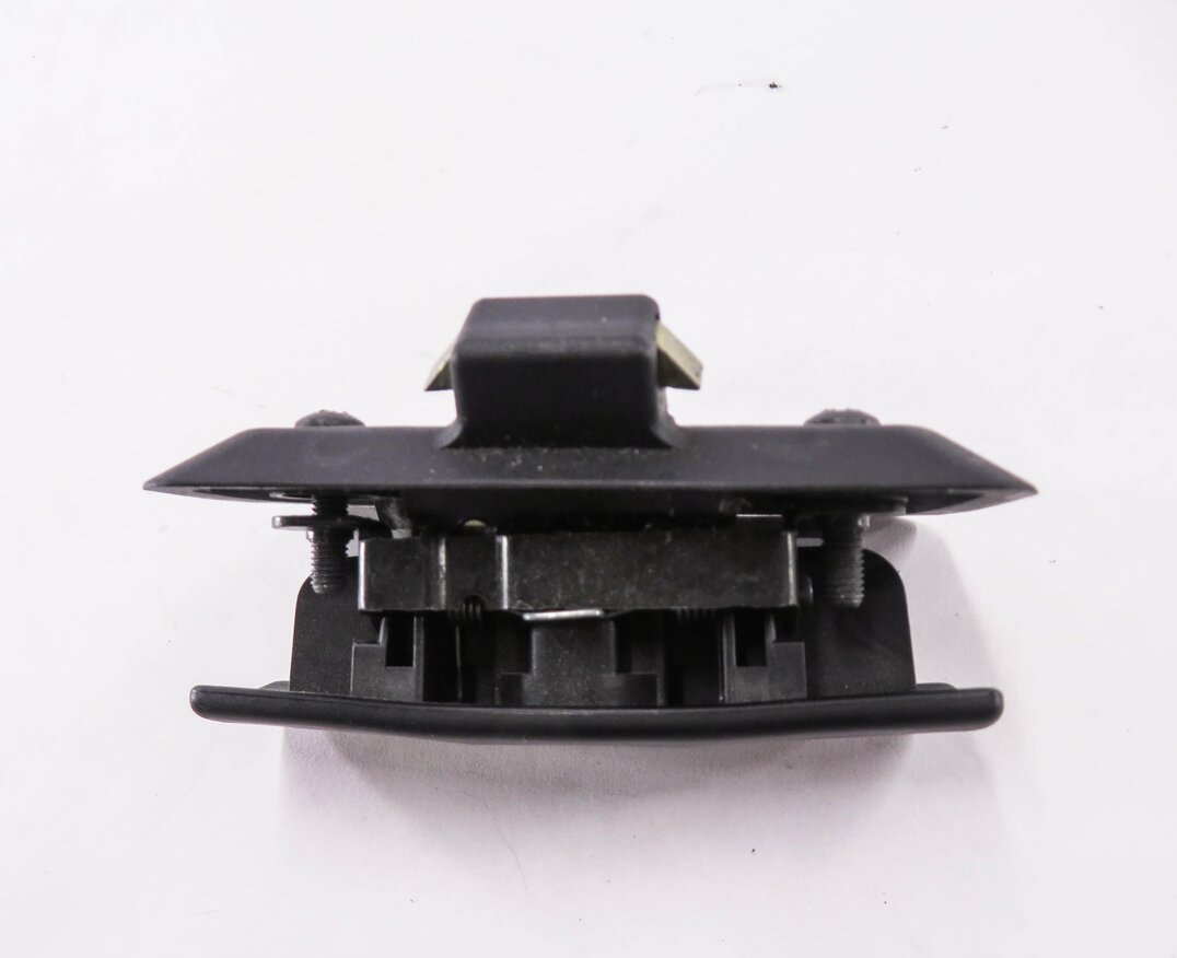 Thumbnail 4: 2006 BMW 550i (E60) RIGHT PASSENGER DASH PANEL GLOVE BOX DOOR LOCK HANDLE