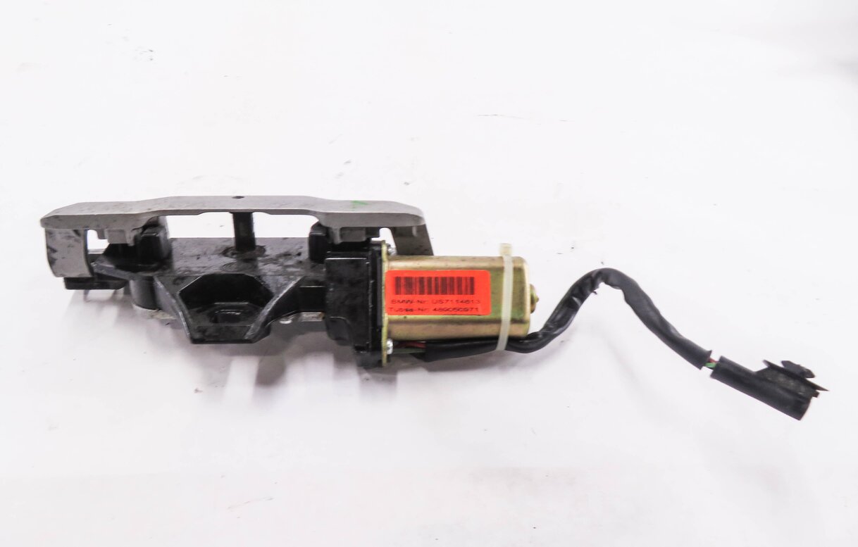 Thumbnail 2: 2006 BMW 550i (E60) REAR TRUNK HATCH LIFTGATE ELECTRIC LOCK MOTOR