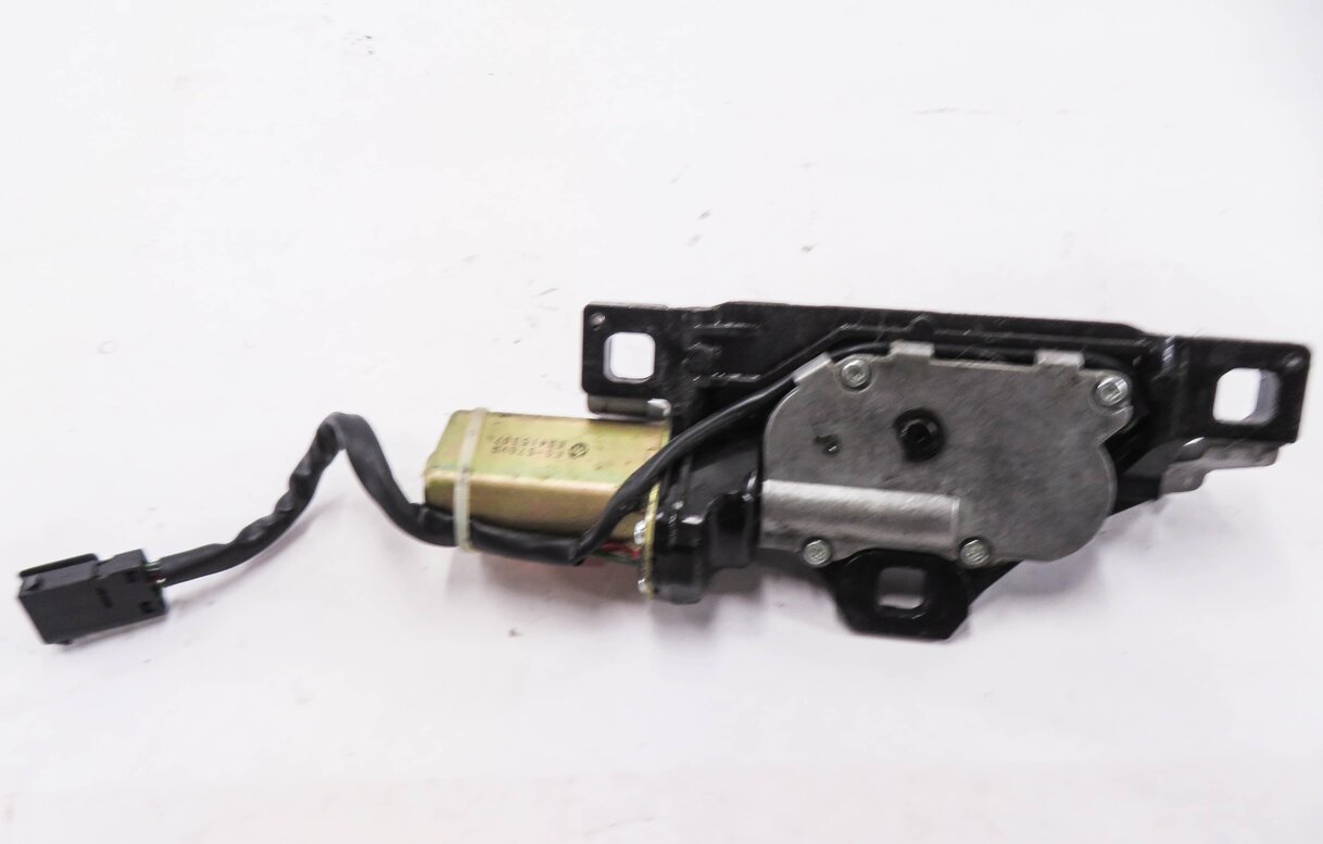 Thumbnail 3: 2006 BMW 550i (E60) REAR TRUNK HATCH LIFTGATE ELECTRIC LOCK MOTOR