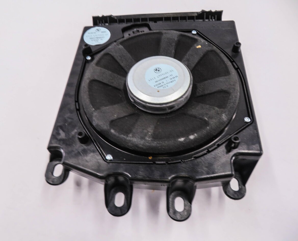 Thumbnail 6: 2006 BMW 530i (E60) FRONT LEFT & RIGHT SUBWOOFER SPEAKER SET