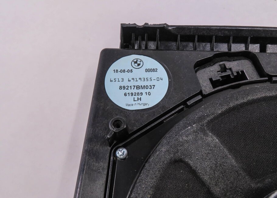 Thumbnail 7: 2006 BMW 530i (E60) FRONT LEFT & RIGHT SUBWOOFER SPEAKER SET