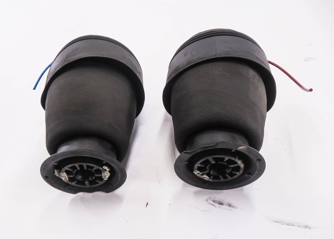 Thumbnail 2: 2006 BMW 550i (E60) REAR LEFT & RIGHT AIR SUSPENSION AIR SPRING SET