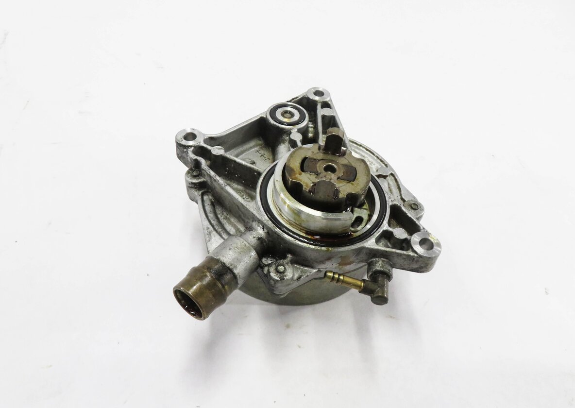 2008 PORSCHE CAYENNE (957) 4.8L M49.01 ENGINE- BRAKE VACUUM PUMP