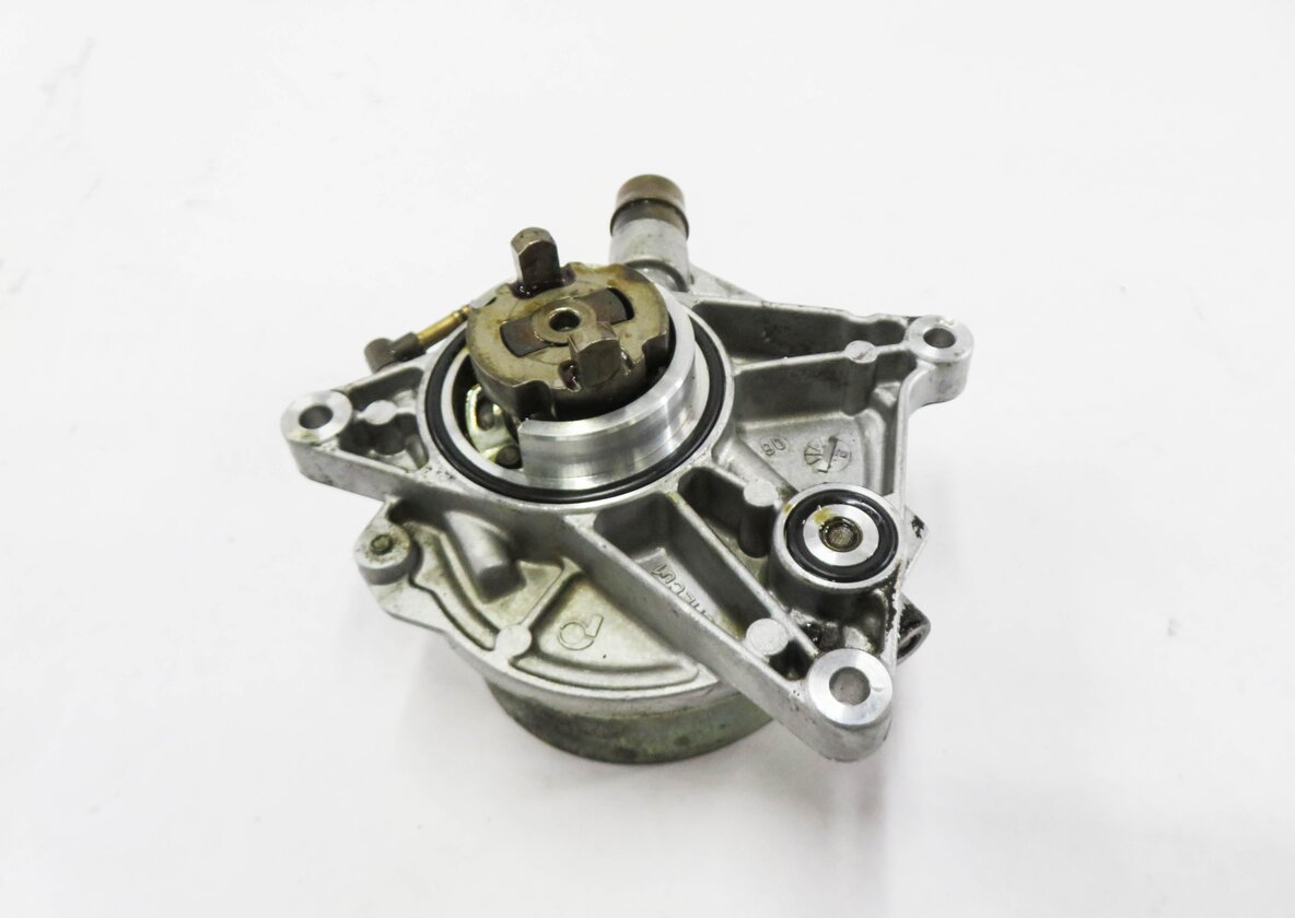 Thumbnail 3: 2008 PORSCHE CAYENNE (957) 4.8L M49.01 ENGINE- BRAKE VACUUM PUMP