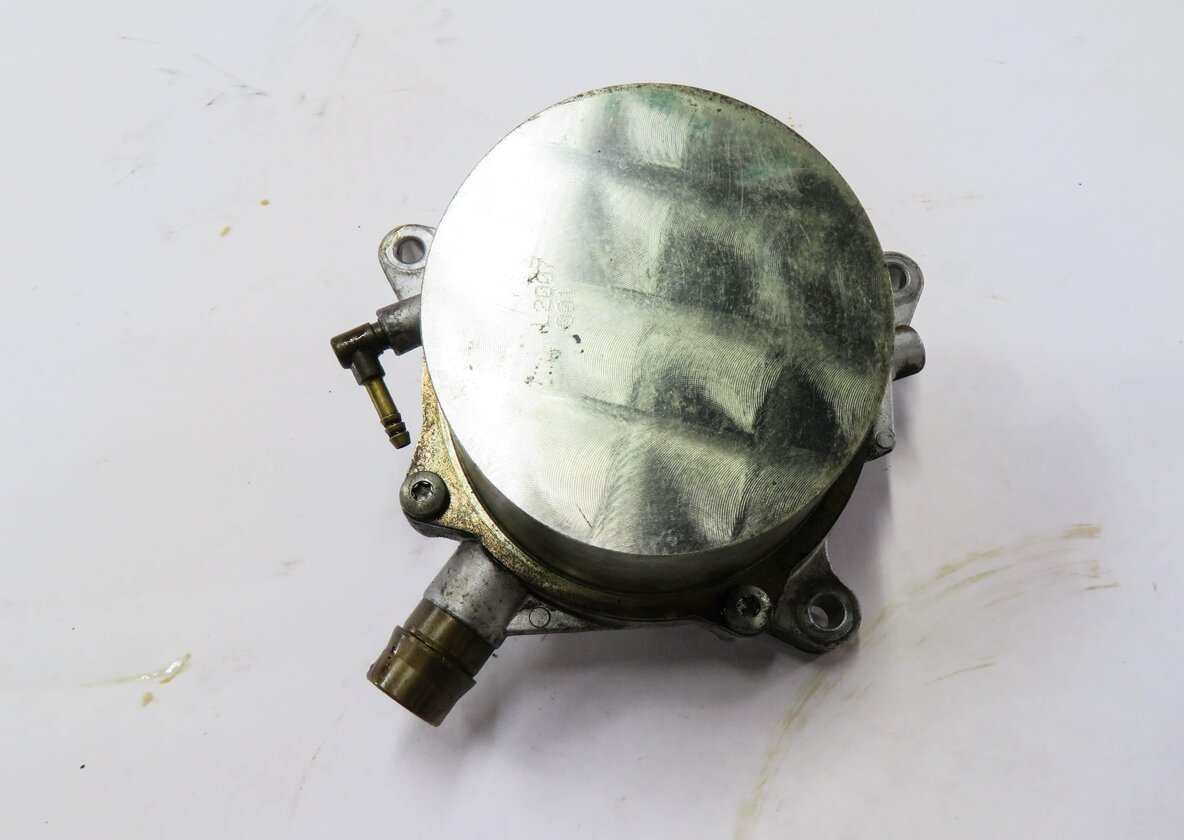 Thumbnail 4: 2008 PORSCHE CAYENNE (957) 4.8L M49.01 ENGINE- BRAKE VACUUM PUMP