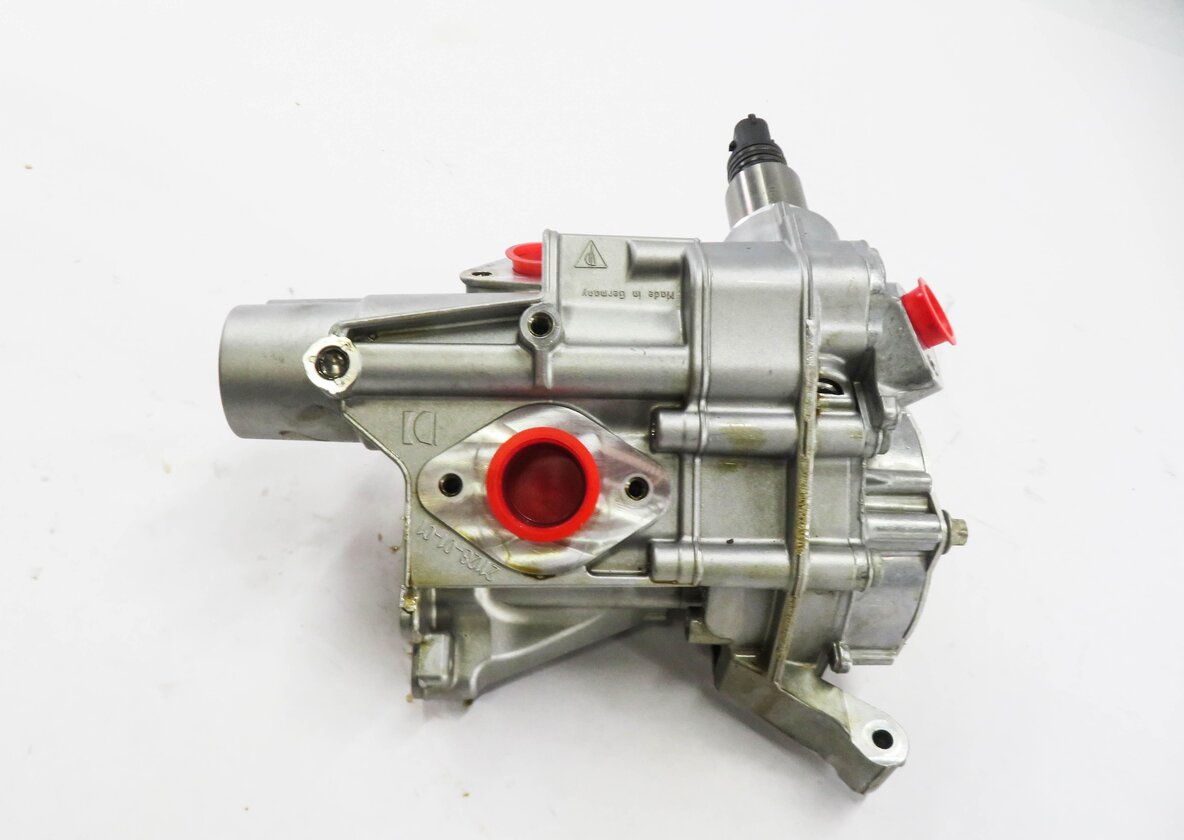 Thumbnail 3: 2008 PORSCHE CAYENNE (957) 4.8L M49.01 ENGINE- MOTOR OIL FLUID PUMP
