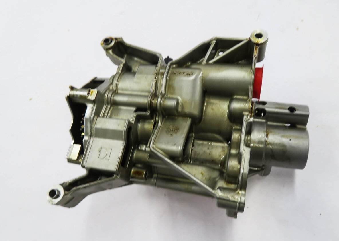 Thumbnail 4: 2008 PORSCHE CAYENNE (957) 4.8L M49.01 ENGINE- MOTOR OIL FLUID PUMP