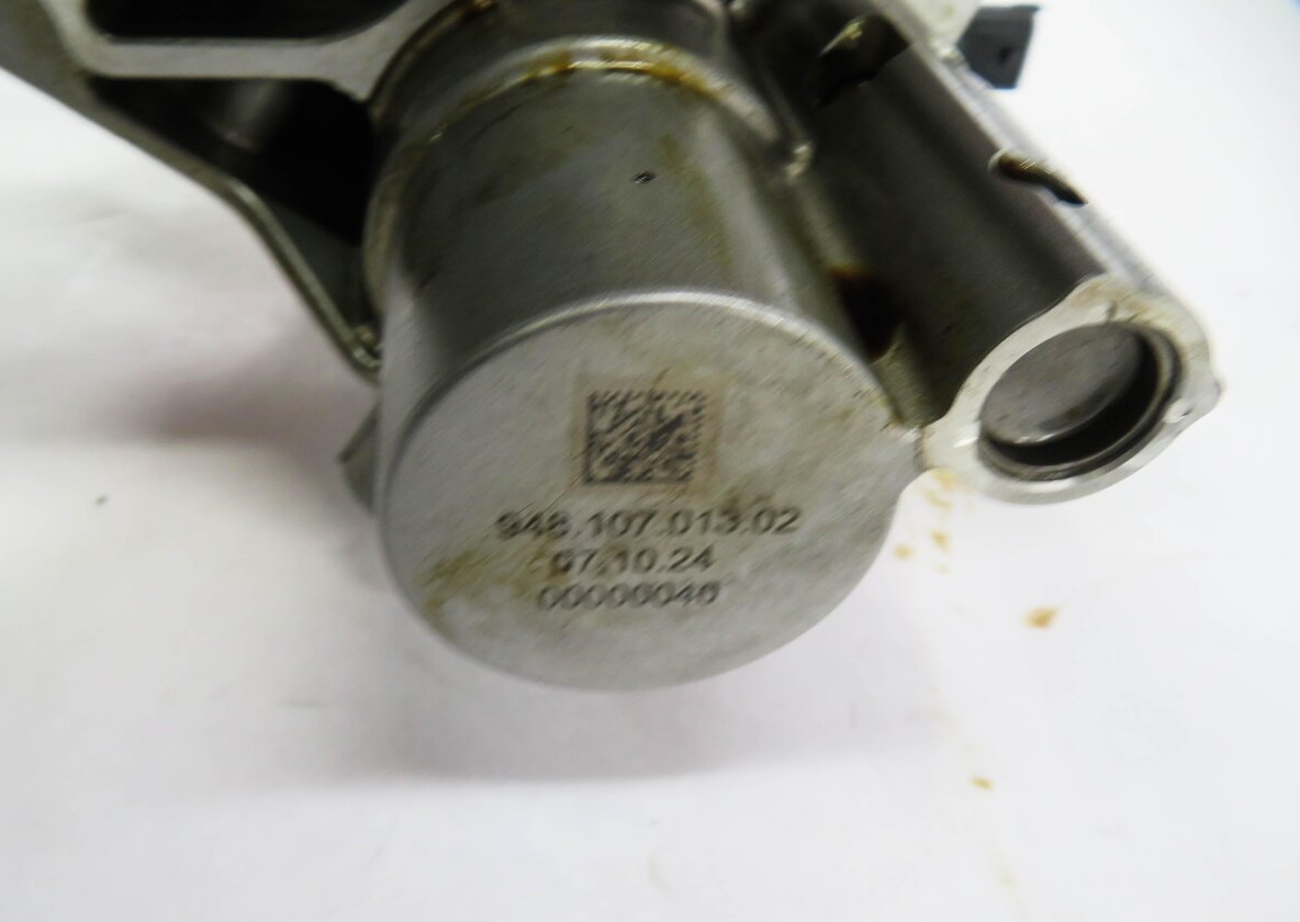 Thumbnail 5: 2008 PORSCHE CAYENNE (957) 4.8L M49.01 ENGINE- MOTOR OIL FLUID PUMP