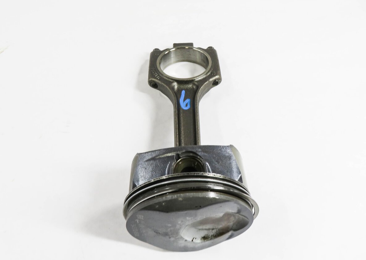 Thumbnail 2: 08-10 PORSCHE CAYENNE (957) 4.8L M49.01 ENGINE- LEFT PISTON w/ CONNECTING ROD