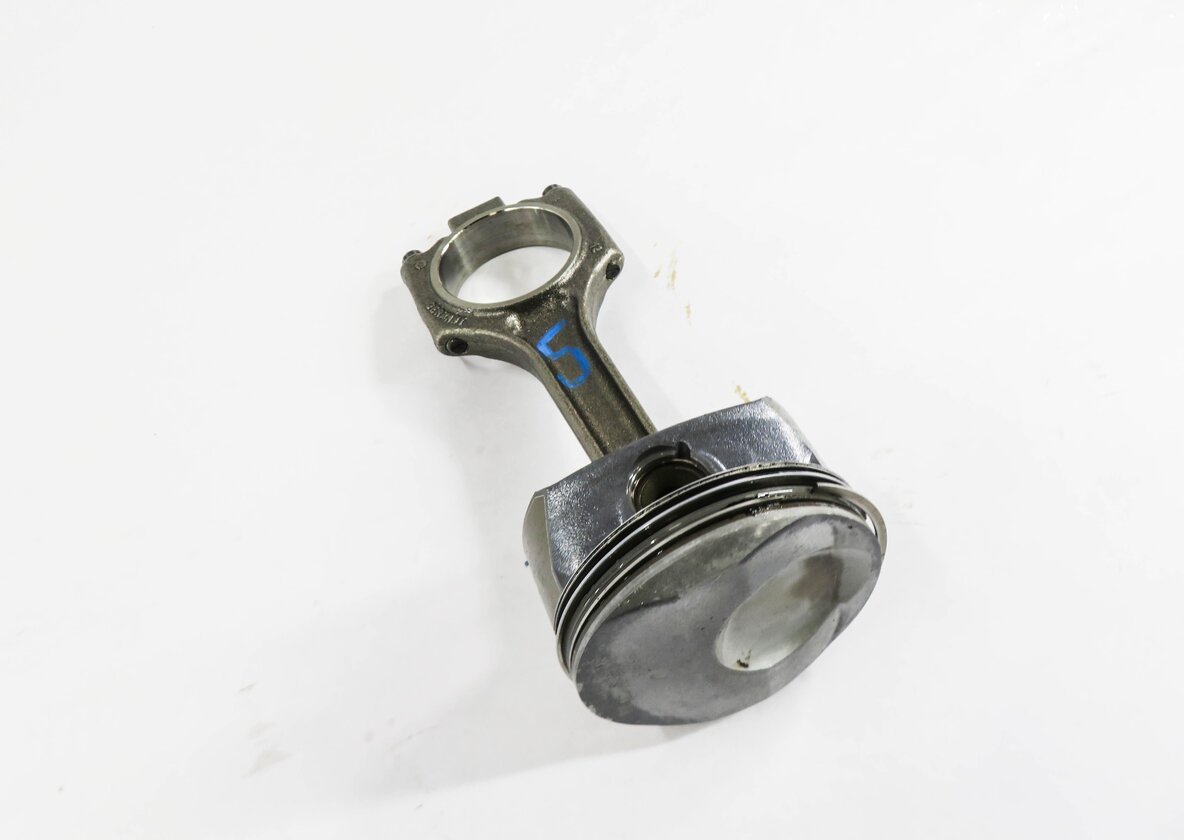 08-10 PORSCHE CAYENNE (957) 4.8L M49.01 ENGINE- RIGHT PISTON w/ CONNECTING ROD