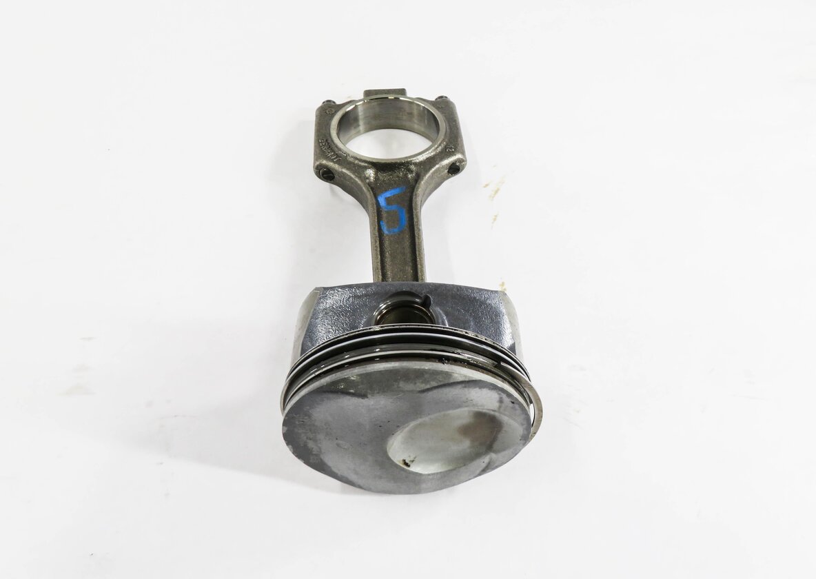 Thumbnail 2: 08-10 PORSCHE CAYENNE (957) 4.8L M49.01 ENGINE- RIGHT PISTON w/ CONNECTING ROD