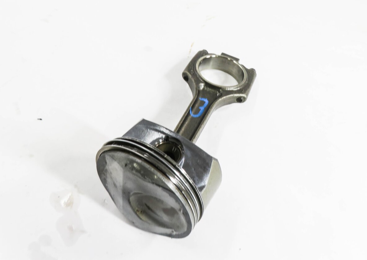 08-10 PORSCHE CAYENNE (957) 4.8L M49.01 ENGINE- LEFT PISTON w/ CONNECTING ROD