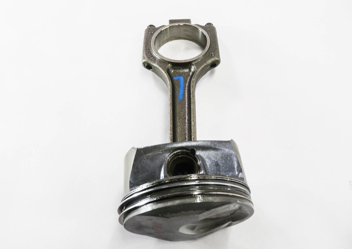 Thumbnail 2: 08-10 PORSCHE CAYENNE (957) 4.8L M49.01 ENGINE- RIGHT PISTON w/ CONNECTING ROD