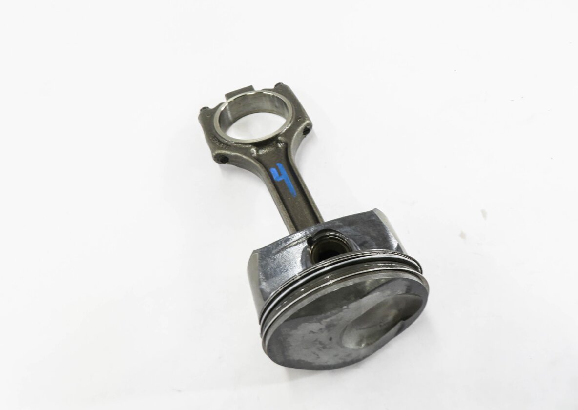 08-10 PORSCHE CAYENNE (957) 4.8L M49.01 ENGINE- LEFT PISTON w/ CONNECTING ROD