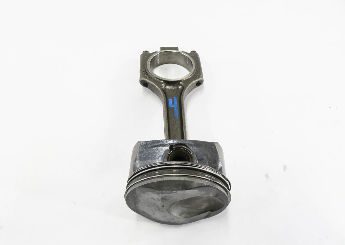 Thumbnail 2: 08-10 PORSCHE CAYENNE (957) 4.8L M49.01 ENGINE- LEFT PISTON w/ CONNECTING ROD