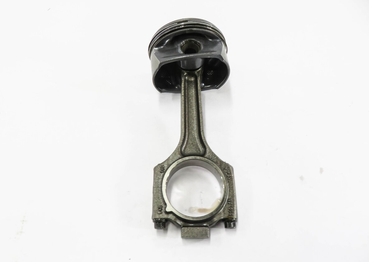 Thumbnail 3: 08-10 PORSCHE CAYENNE (957) 4.8L M49.01 ENGINE- LEFT PISTON w/ CONNECTING ROD
