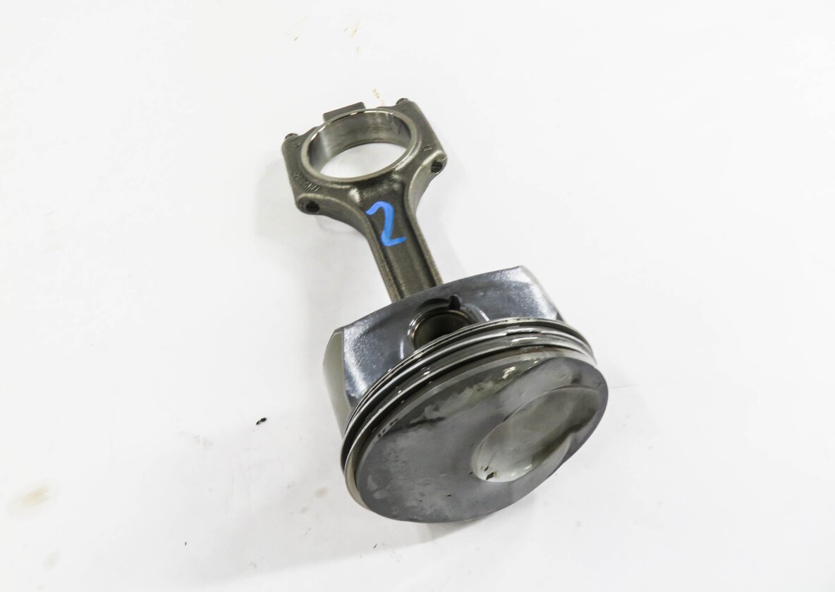 08-10 PORSCHE CAYENNE (957) 4.8L M49.01 ENGINE- RIGHT PISTON w/ CONNECTING ROD