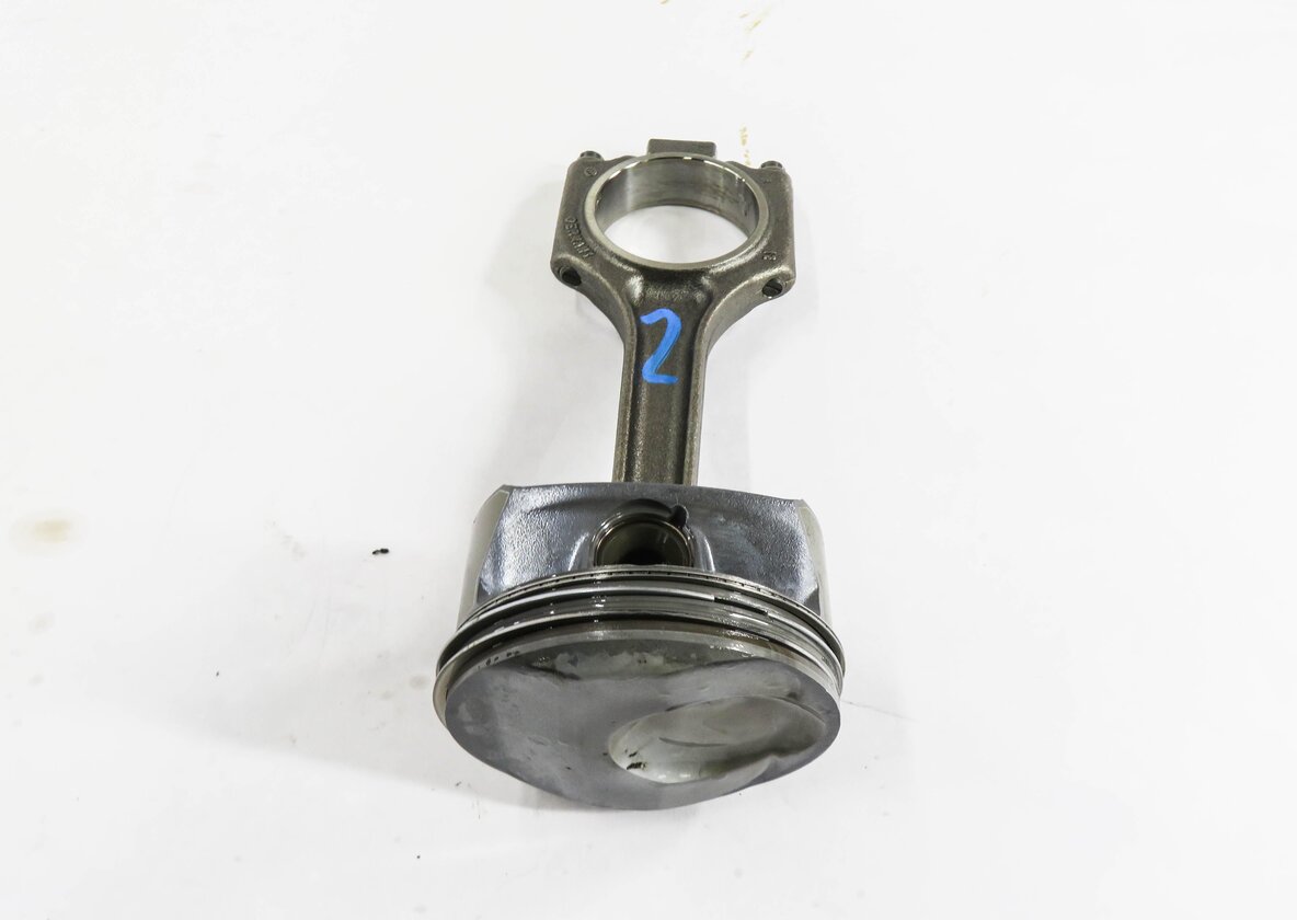 Thumbnail 2: 08-10 PORSCHE CAYENNE (957) 4.8L M49.01 ENGINE- RIGHT PISTON w/ CONNECTING ROD