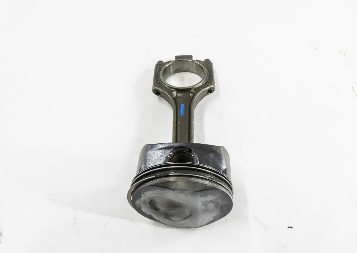 Thumbnail 2: 08-10 PORSCHE CAYENNE (957) 4.8L M49.01 ENGINE- LEFT PISTON w/ CONNECTING ROD