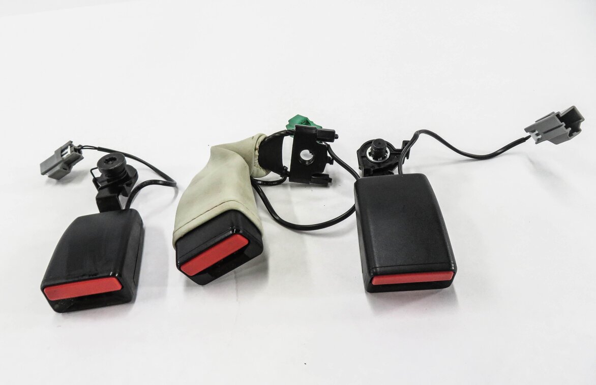 Thumbnail 2: 2013 RANGE ROVER (L405) REAR SEAT SEATBLET BUCKLE RECEIVER SET-3