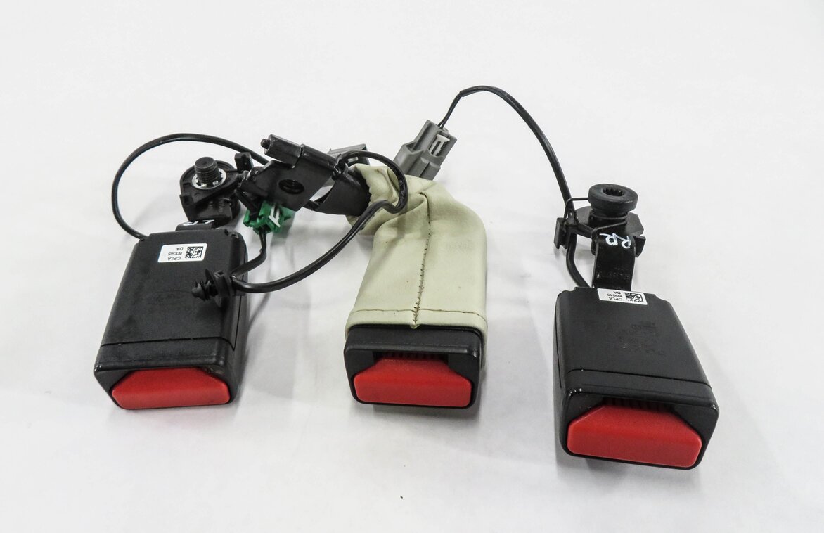 Thumbnail 3: 2013 RANGE ROVER (L405) REAR SEAT SEATBLET BUCKLE RECEIVER SET-3